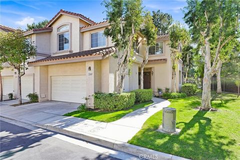 Photo of 7700 E Viewrim Dr, Anaheim Hills, CA 92808 (MLS # PW26040062)