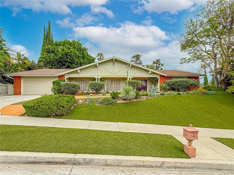 Photo of 17323 Citronia ST, Northridge, CA 91325 (MLS # SR26122089)