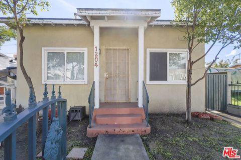 Photo of 1204 E Smith Place, Long Beach, CA 90806 (MLS # 25631795)