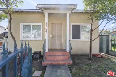 1204 E Smith Place, Long Beach, CA 90806 - MLS#: 25631795