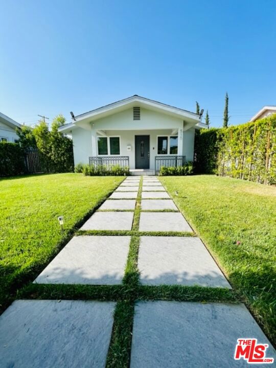 Stunning Fully Furnished Modern Home in Prime Glendale Location Welcome to this beautifully designed modern residence, ideally situated at the corner of Myrtle Street and North Pacific Avenue one of Glendale's most sought-after neighborhoods. This stylish home features 3 spacious bedrooms and 2 tastefully appointed bathrooms, offering the perfect blend of comfort and sophistication. Enjoy an open-concept living and dining area adorned with elegant finishes, recessed lighting, and premium flooring throughout. The home is fully furnished with contemporary decor and equipped with all major appliances, making it move-in ready. Abundant natural light pours through large windows, creating a bright and inviting atmosphere in every room. All utilities are included, offering a seamless and hassle-free living experience. Ideal for short-term stays or flexible leasing needs, the property is available on a month-to-month basis perfect turnkey solution for those seeking upscale, temporary accommodations in a prime location.