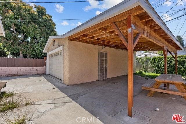 Photo of 5600 Smiley DR, Los Angeles, CA 90016 (MLS # SR26146897)