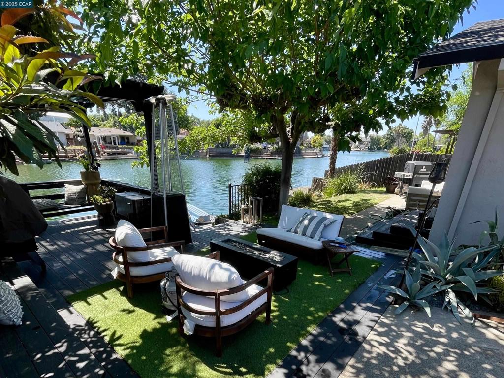 LAKE ALHAMBRA - Residential