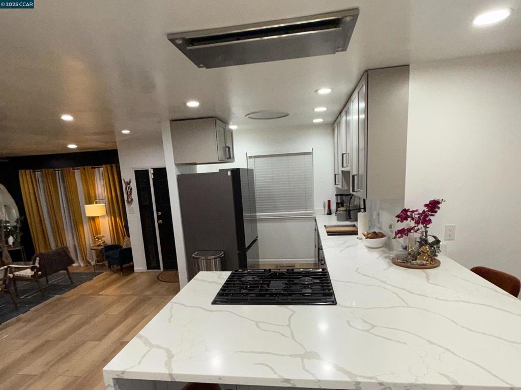 LAKE ALHAMBRA - Residential