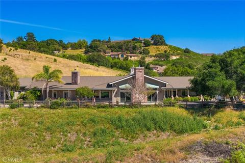 Photo of 1685 Corbett Highlands Place, Arroyo Grande, CA 93420 (MLS # SC25144323)