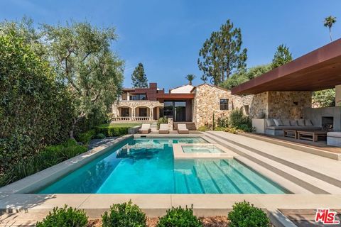 Photo of 976 N Alpine Drive, Beverly Hills, CA 90210 (MLS # 25628153)