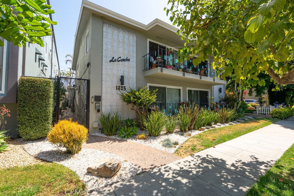 1405 E 1st Street 10