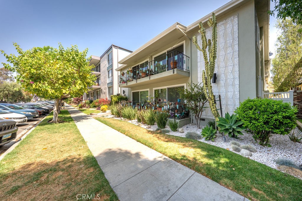 1405 E 1st Street 10