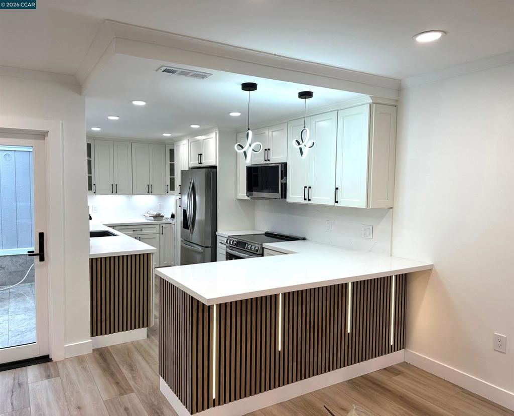 Photo of 1129 Leisure Lane Ln #APT 4, Walnut Creek, CA 94595 (MLS # 41119956)