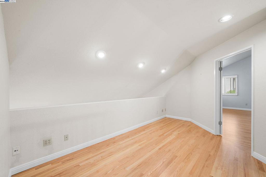 SHADOW CLIFF - Residential