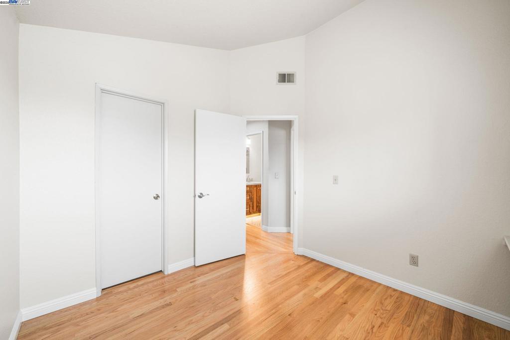 SHADOW CLIFF - Residential