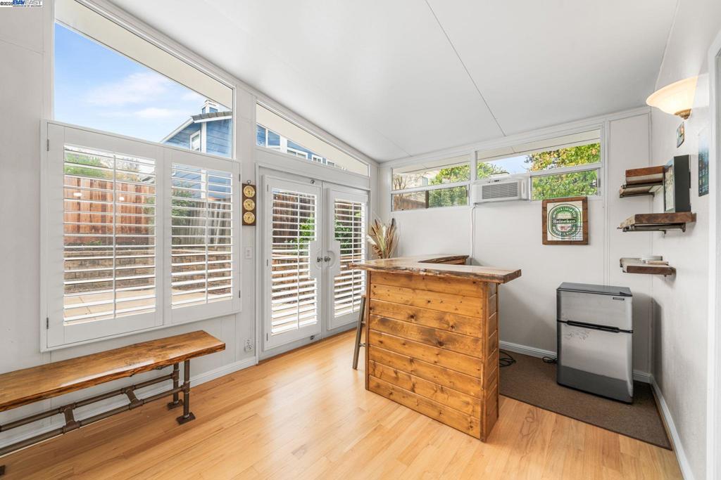 SHADOW CLIFF - Residential