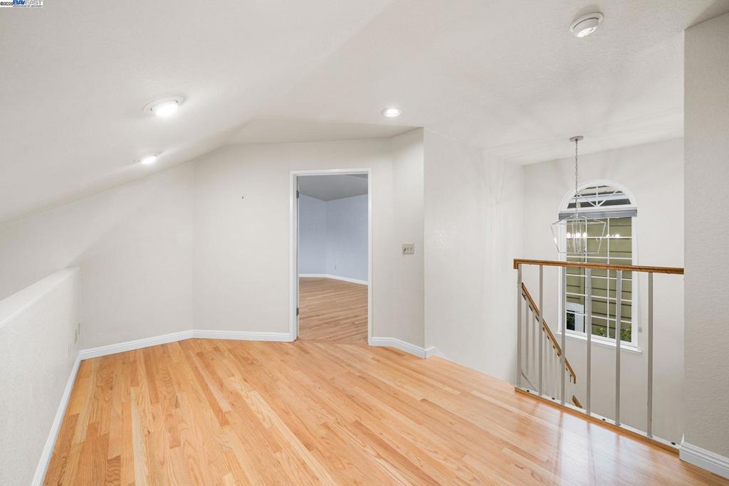 SHADOW CLIFF - Residential