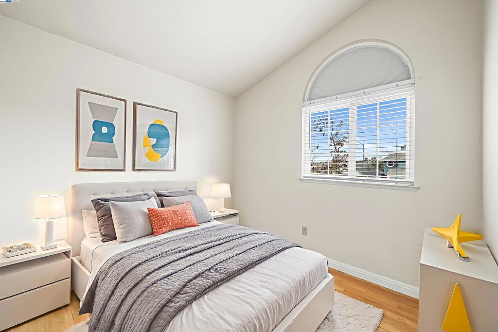 SHADOW CLIFF - Residential