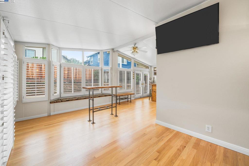 SHADOW CLIFF - Residential