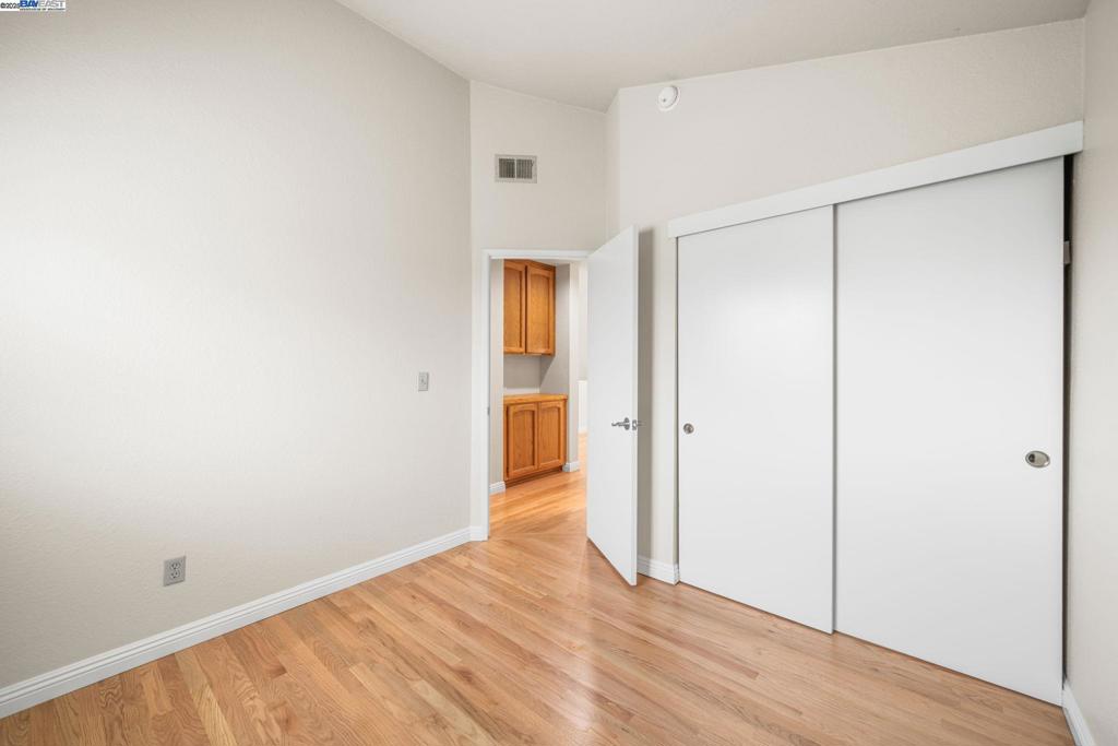 SHADOW CLIFF - Residential