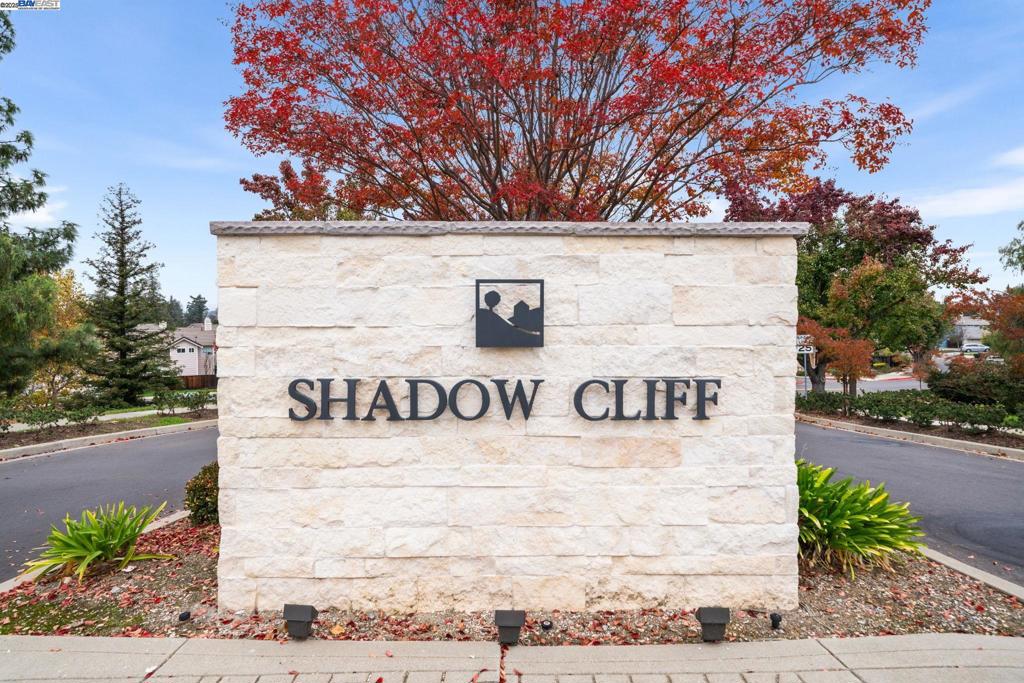 SHADOW CLIFF - Residential