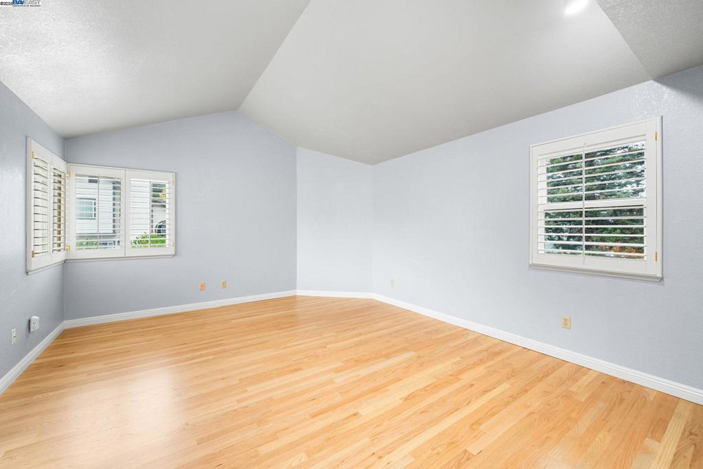 SHADOW CLIFF - Residential