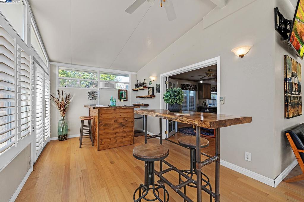 SHADOW CLIFF - Residential