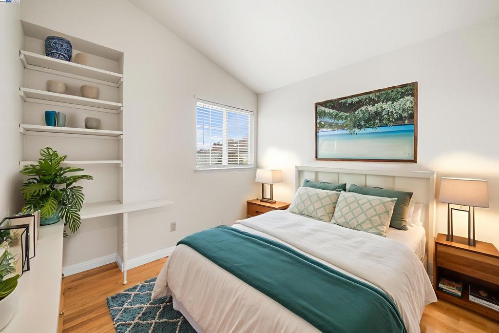 SHADOW CLIFF - Residential