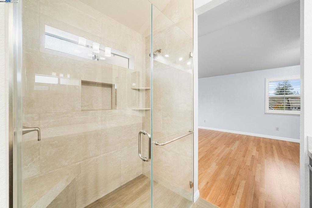 SHADOW CLIFF - Residential