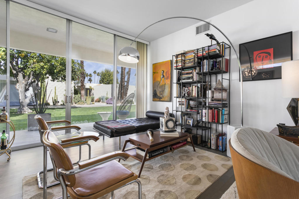 17 Desert Lakes Drive