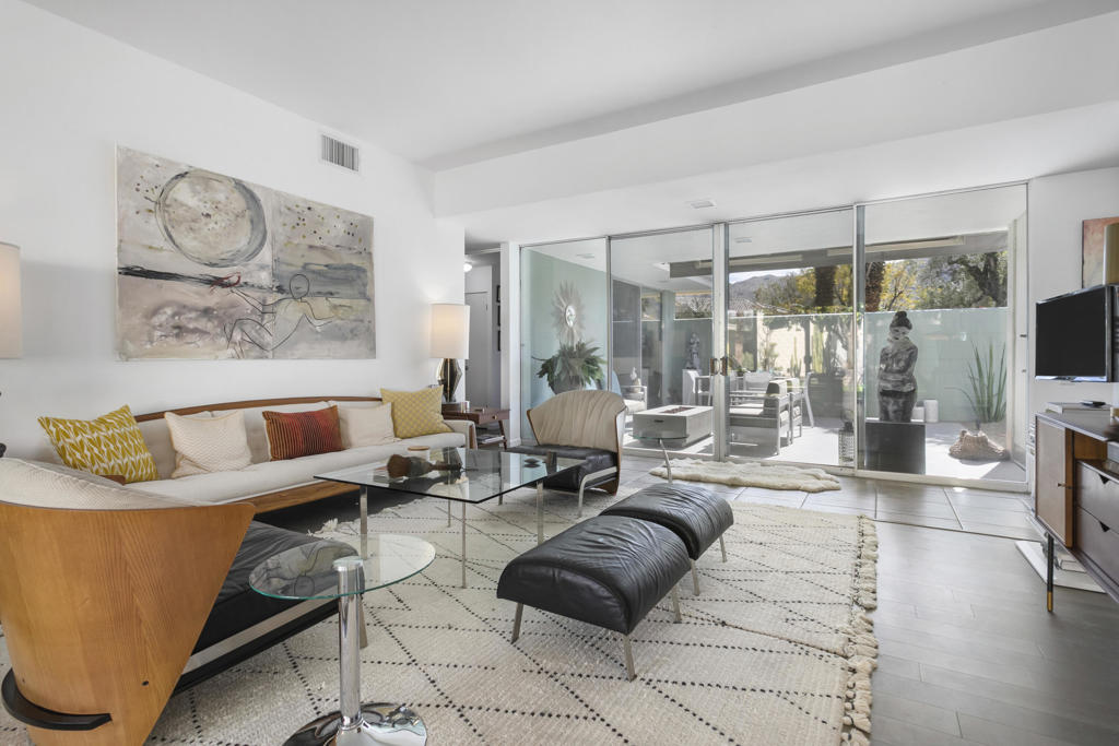 17 Desert Lakes Drive
