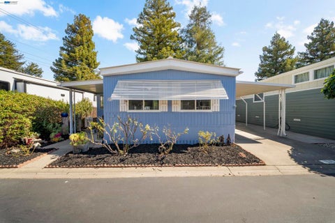 Photo of 3231 Vineyard Ave Ave, Pleasanton, CA 94566 (MLS # 41149380)