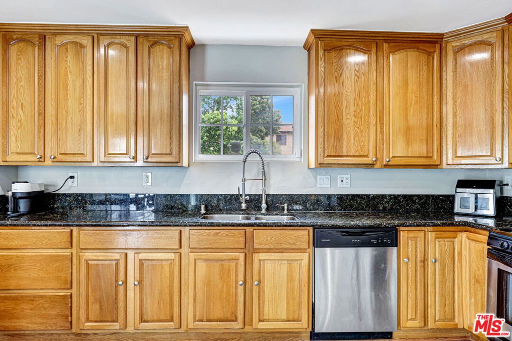 710 Venice Way 1-2