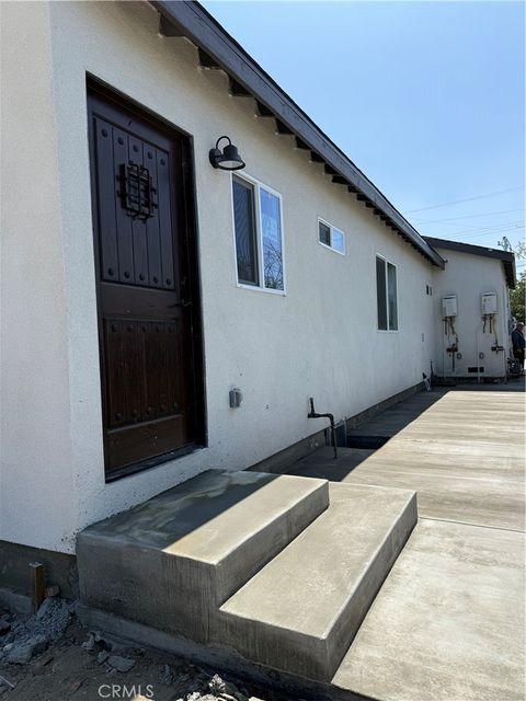Photo of 11827 Art St St, Sun Valley, CA 91352 (MLS # SR25109175) Photo of 11827 Art St St, Sun Valley, CA 91352 (MLS # SR25109175)