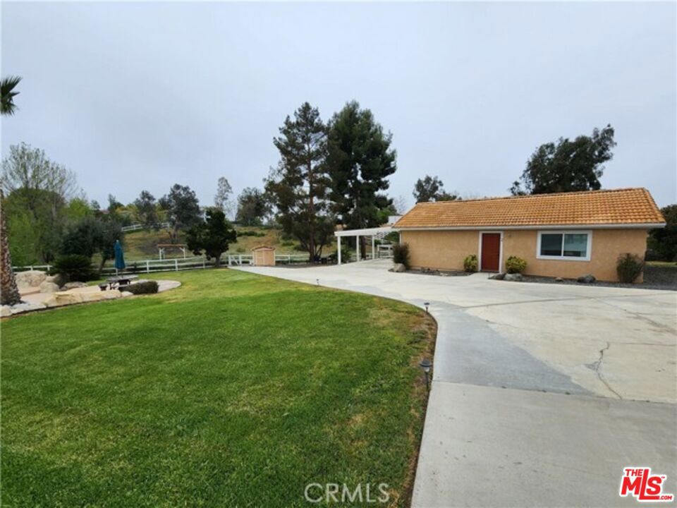 37200 Glenoaks Road 2
