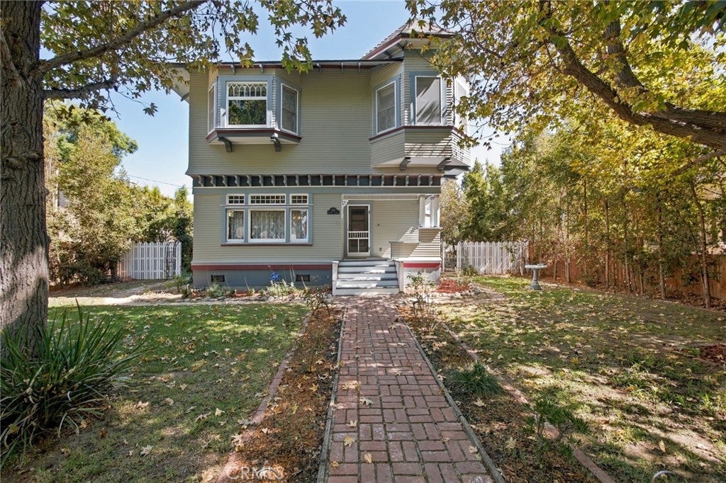 825 N Lacy