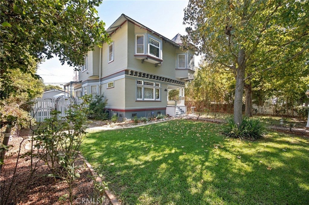 825 N Lacy