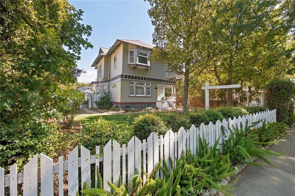 825 N Lacy