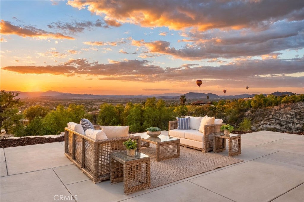41525 Avenida Ortega