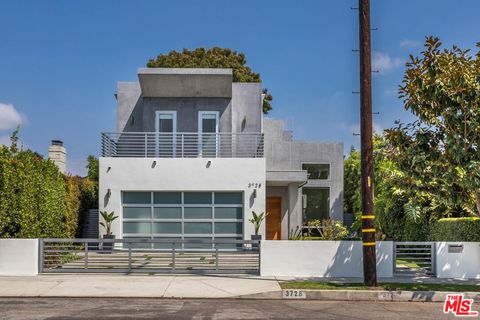 Photo of 3728 S Barrington Avenue, Los Angeles, CA 90066 (MLS # 26634321)