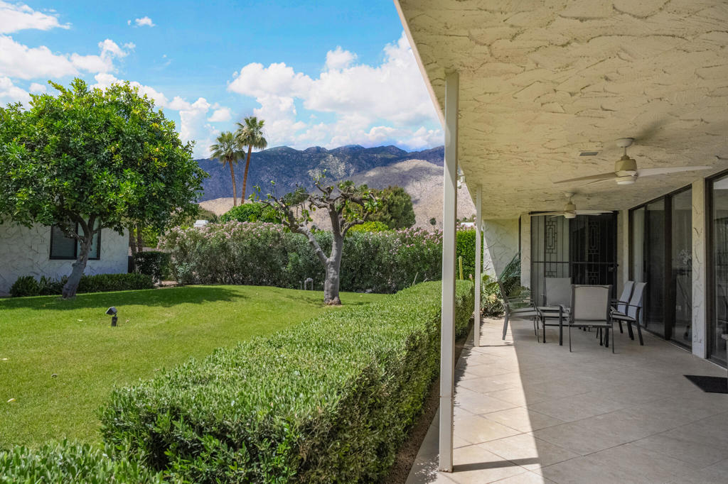 1511 E Twin Palms Drive