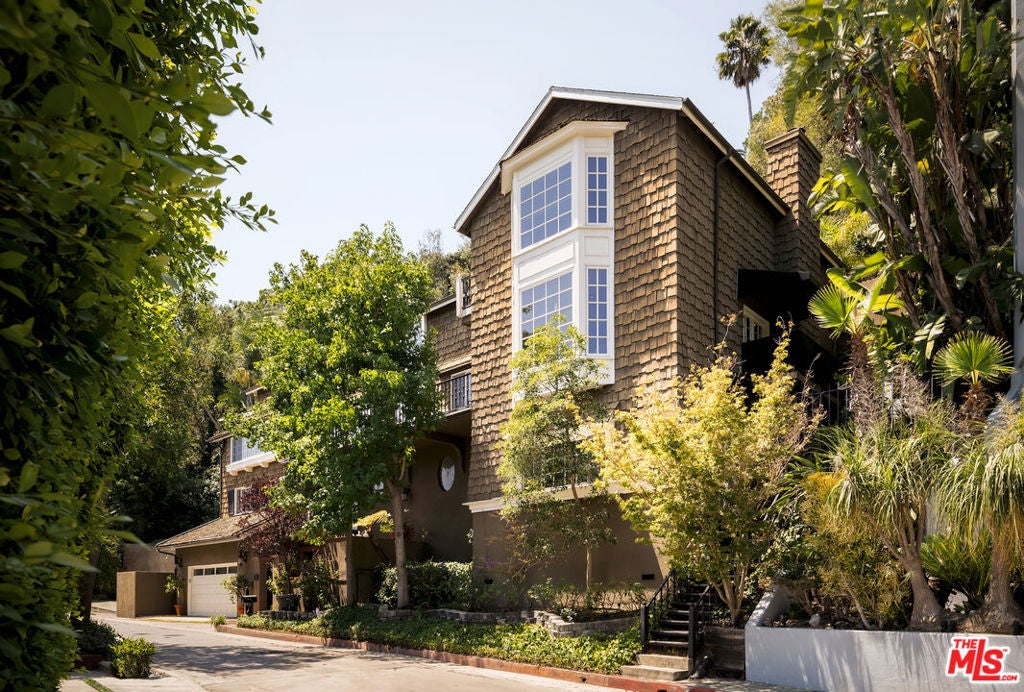 Photo of 9315 Beverly Crest Drive, Los Angeles, CA 90210 (MLS # 26873283)