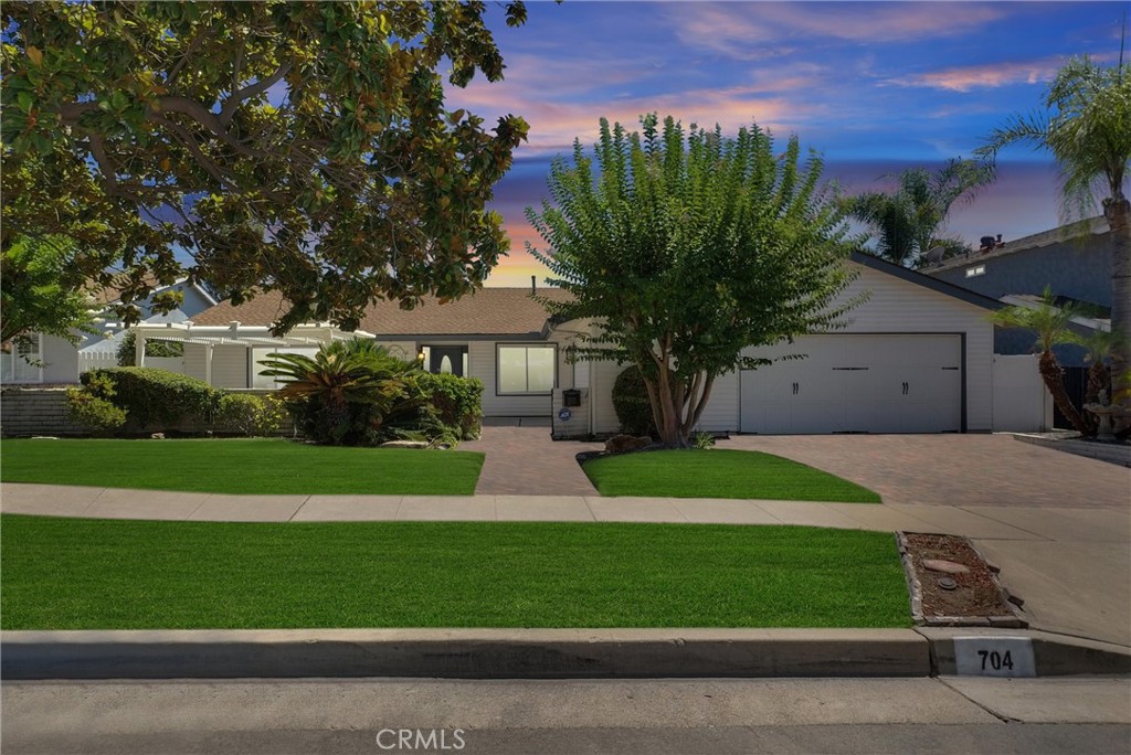 704 E Barkley Avenue