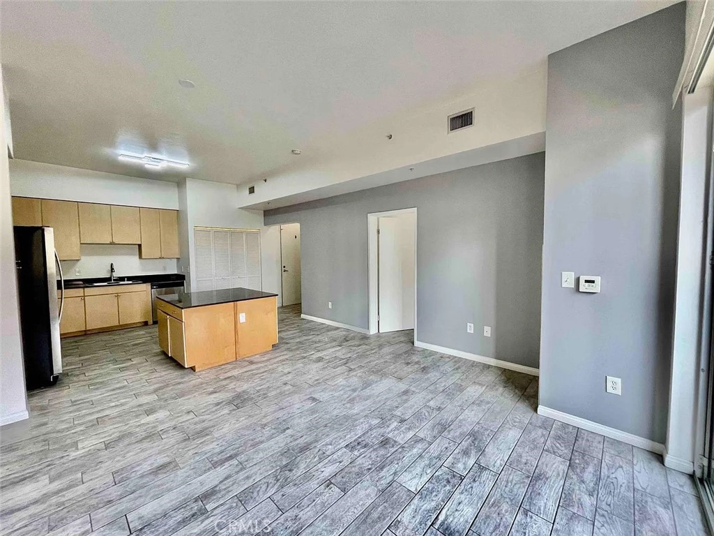 100% Application before tour. PLS READ !
Step into this gorgeous, bright condo featuring not one, but two balconies – perfect for relaxing! Enjoy ultra-high ceilings, a spacious kitchen with ample cabinets and counters, stainless steel appliances, in-unit laundry, and central AC/heat. It's freshly painted with modern LED lighting. Your rent includes water, sewer, trash, recycling, and internet (you pay electricity & TV). Location is key: walk to the beach, Pine Ave restaurants, Shoreline Village, coffee shops, bars, and the Performing Arts Center. Building perks are incredible: 24/7 security concierge, 2 fitness centers, pools, spas, saunas, sun decks, BBQ areas, club rooms, business centers, plus a large private storage unit and assigned parking spot!
App Fee: $99 ($75 refundable if not approved)
Pet is allowed. No pet rent.
The building requires $500 refundable security deposit for possible damages during the move.