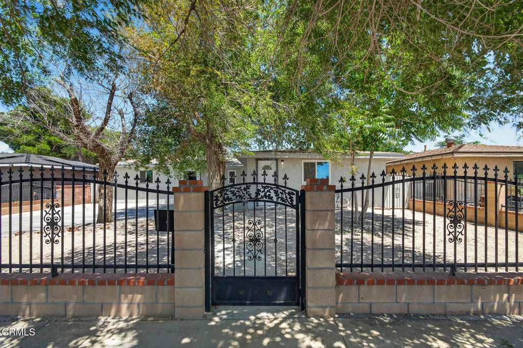 137 E Avenue J 8