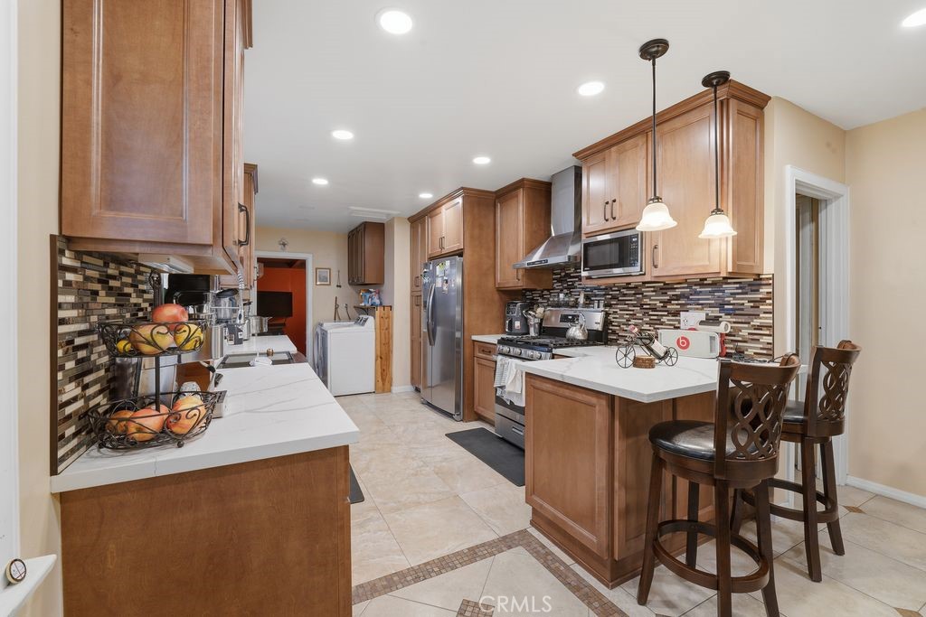 7752 Comstock