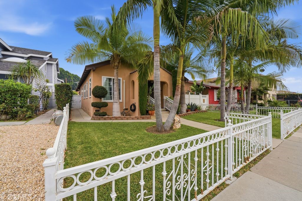 7752 Comstock
