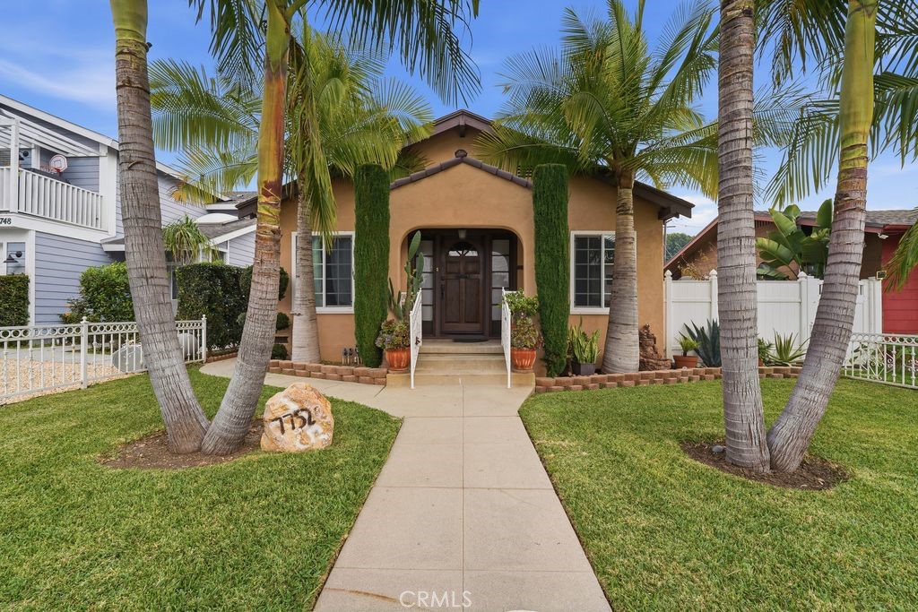 7752 Comstock