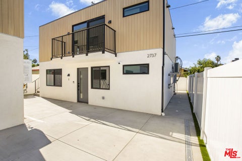 Photo of 2737 Thurman Avenue #1, Los Angeles, CA 90016 (MLS # 26104261)