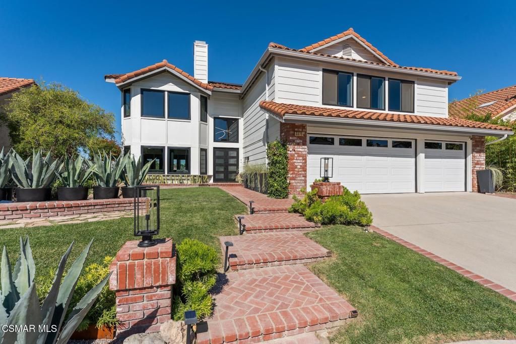 Photo of 3375 Montagne Way, Thousand Oaks, CA 91362 (MLS # 225005325)