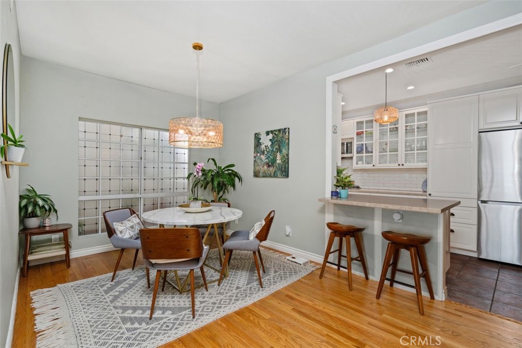 4444 Moorpark Way 202