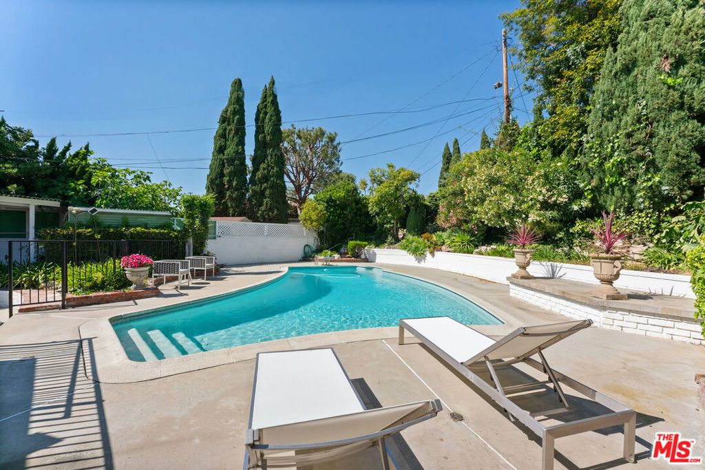 Photo of 5912 Tellefson Road, Culver City, CA 90230 (MLS # 26690415)