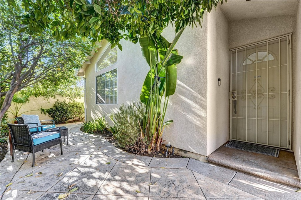 RARE, SINGLE STORY GUEST HOUSE (ADU). NO SHARED WALLS with the main house!! Wonderfully updated and spacious 700 square foot unit. Fantastic residential street with great proximity to Ventura Blvd. Soaring vaulted ceilings, recessed lights, formal living/dining areas, updated windows. Washer/Dryer unit is included inside the unit! The exterior features custom hardscape and designer paver stones areas in the backyard.