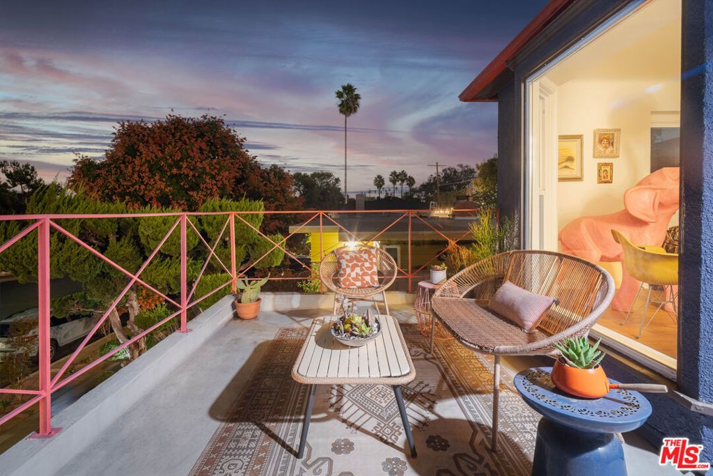Photo of 1812 S Dunsmuir Avenue, Los Angeles, CA 90019 (MLS # 25601663)